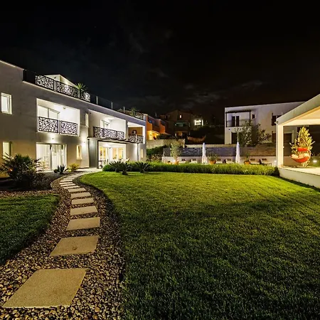 فيلة Srdella بودْسْتغانا